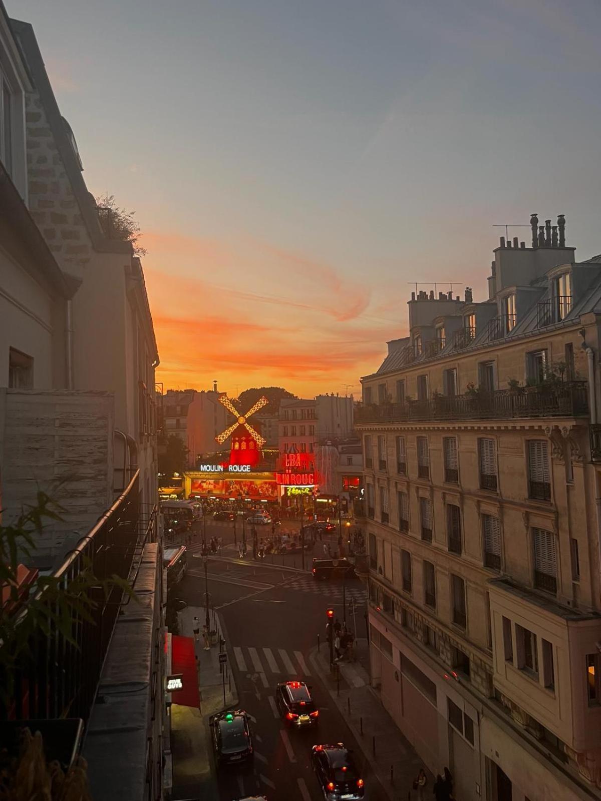 Appartement Vue Moulin Rouge Parijs